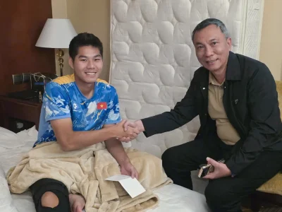 Chủ tịch LĐBĐVN Trần Quốc Tuấn thăm hỏi, hứa hẹn hỗ trợ tối đa cho trung vệ Nguyễn Hiểu Minh sau chấn thương