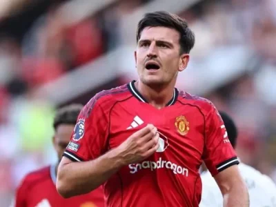 Jaap Stam cảnh báo MU: ‘Thật ngốc nếu để Maguire ra đi’