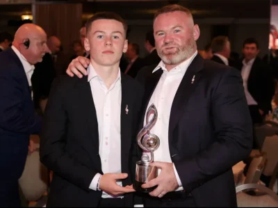 Kai Rooney Chính Thức Được MU Đề Nghị Hợp Đồng, Tiến Gần Đội 1