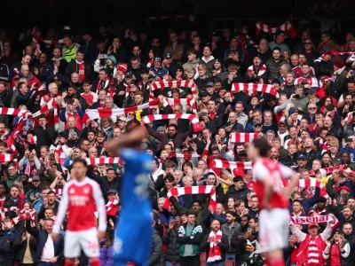 Bournemouth ‘gián điệp’ bị mắc kẹt ở Emirates: Cảnh sát canh gác vì màn ăn mừng khiến fan Arsenal nổi điên