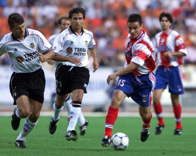 Đội hình Valencia vô địch Cúp Nhà Vua năm 1999 sau khi loại cả Barca, Real Madrid và Atletico.