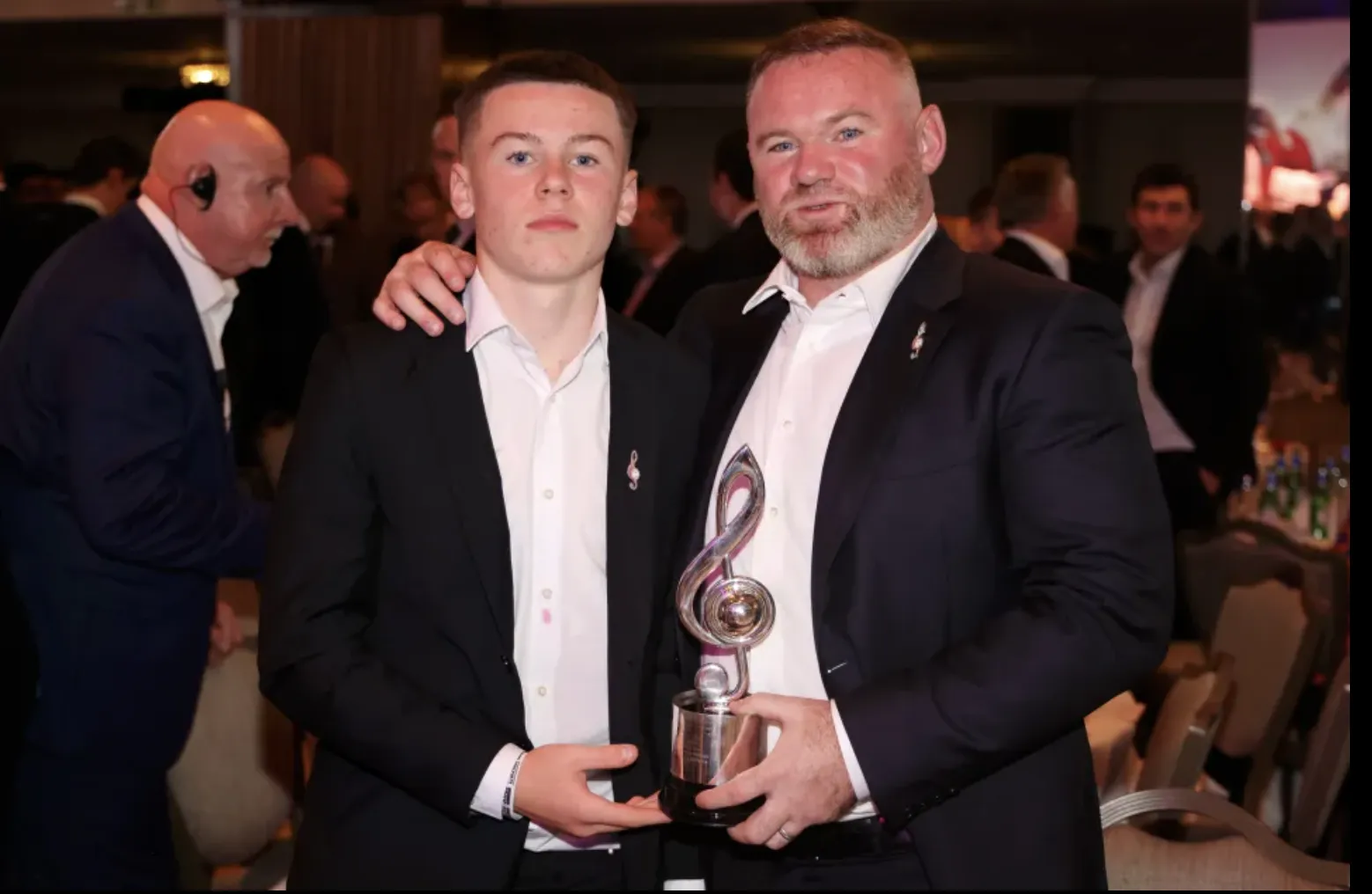 Kai Rooney MU hợp đồng mới