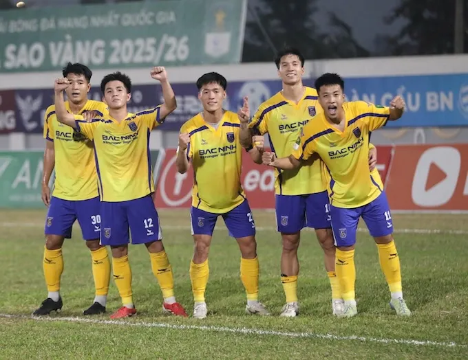 Niềm vui vỡ òa của các cầu thủ Bắc Ninh sau bàn thắng mở tỷ số. Ảnh: CTV