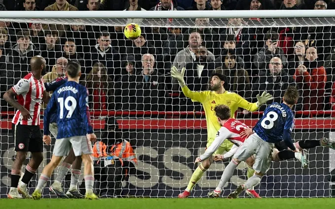 Kean Lewis-Potter ghi bàn gỡ hòa 1-1 cho Brentford