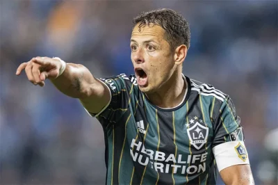 Chicharito gây sốc: Từ sát thủ vòng cấm thành BLV World Cup 2026 sau 4 tháng thất nghiệp 1