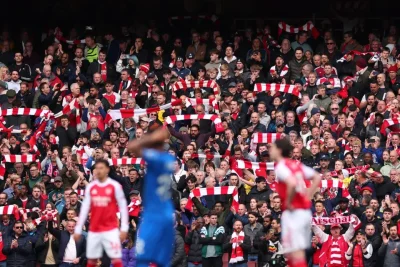Bournemouth 'gián điệp' bị mắc kẹt ở Emirates: Cảnh sát canh gác vì màn ăn mừng khiến fan Arsenal nổi điên 1